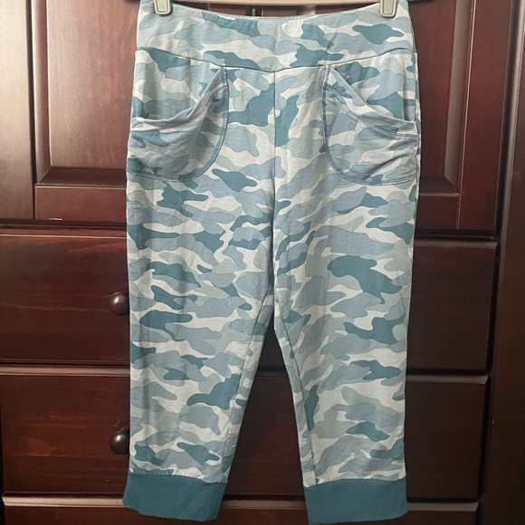 French Terry Cropped Camo Joggers - Picture 5 of 9